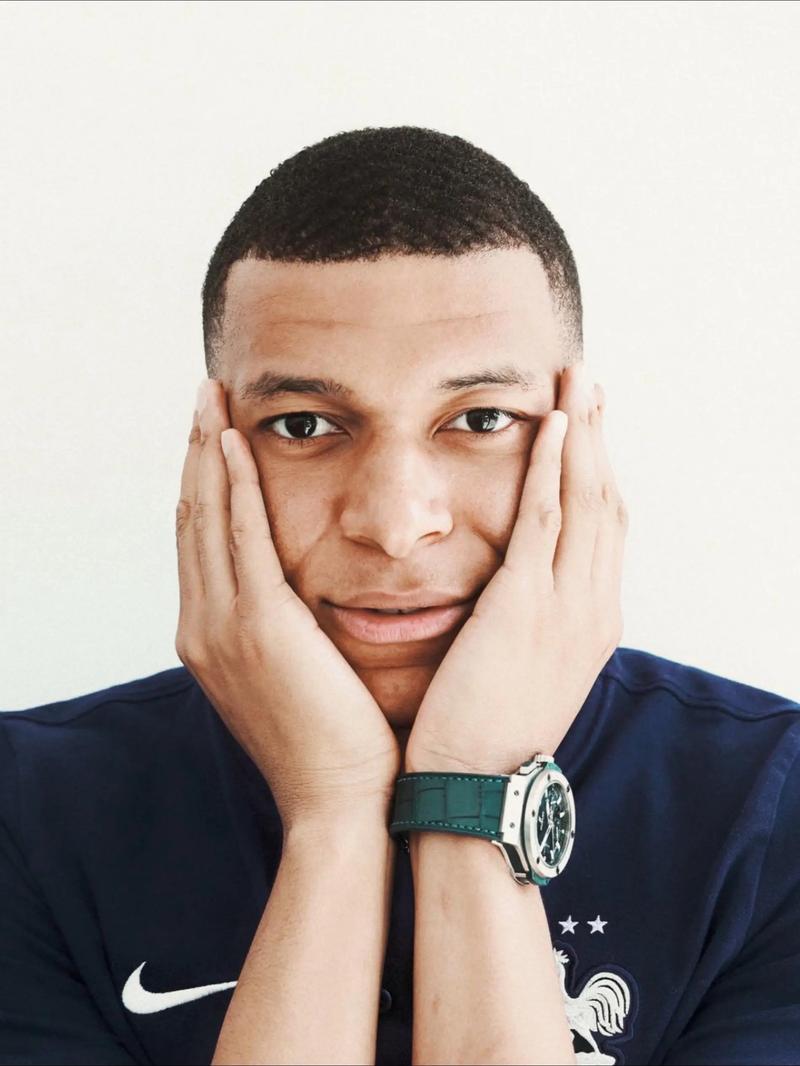 每体：德容未能参与赛前集中，能否出战本轮联赛成疑