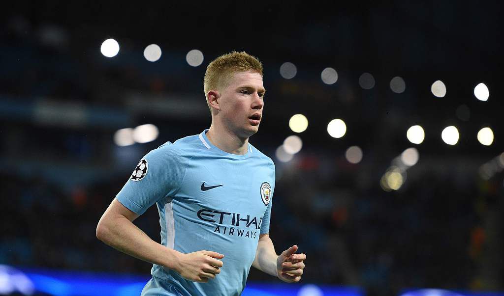 篮球湖人球员赛后接受媒体采访